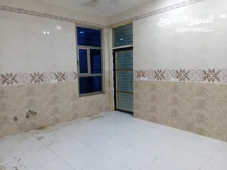  7 شقة أرضية حديثة للإيجار في مناوي لجم