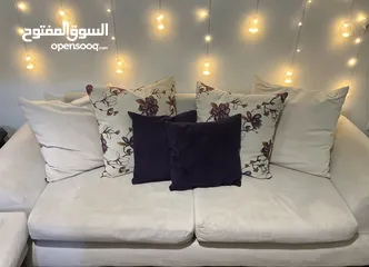  1 كنب خشب زان بتصميم كلاسيكي أنيق – مثالي لغرفة الجلوس وسعر قابل للتفاوض!