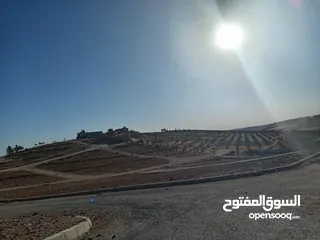  3 قطعة أرض مع صبة الأساس