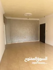  9 شقه فارغه للايجار شارع الجامعه الاجره شهريه 240