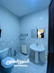  22 شقة بالرابية طابق ثالث 180م2 فارغة 3 غرف نوم (1) ماستر 3 حمامات إطلالة مميزة.