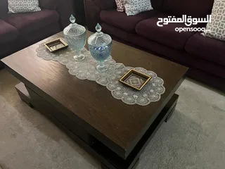  6 طقم كنب صالون مستعمل بحال الجديد لون بنفسجي  مقاعد 7 مع وجود طاولة وسط و طربزات خشب