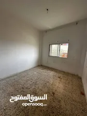  4 شقة للإيجار في الزرقاء بجانب مدرسة الأمير حمزة في حي الأمير محمد  - من المالك مباشرة