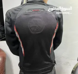  8 جكيت دراجة نارية عدد 2 الاسود حجم xl صيفي + شتوي  الجكيت الاسود و احمر حجم xs صيفي  طبعن بحالة نظيفة