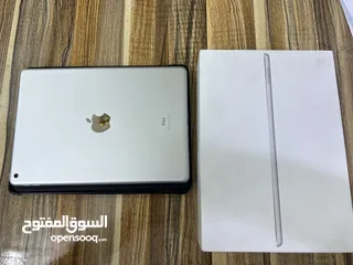  2 ايباد 8.ذاكرة 128GB.كلش نظيف فقط للدراسة مخلي.ملحقاته علبة،شاحنه،قلم موماكس,حافظه دفترية سودة.