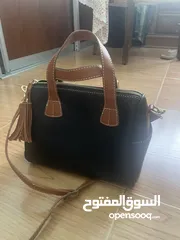  3 شنتة/ شنطة/حقيبة نسائية جديدة لم يتم استخدامها في حالة ممتازة، اسود و بني و معها حبل طويل و قصير.
