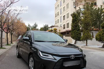  10 تويوتا يارس 2023 وارد الشركة المركزية لون مميز للبيع بسعر مغري مالك أول قاطعة 1800 km