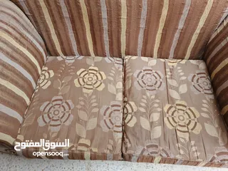  26 كنب كلاسيك للبيع من اربع قطع مناسب لصالون ومناسب غرفة جلوس ومناسب لغرفه ضيوف خشب اوزان ابيض