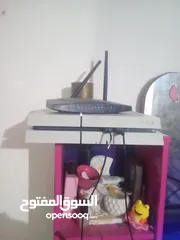  1 بلايستيشن 4 مستعمل بحالة جيدة مع cd. سبايدر مان