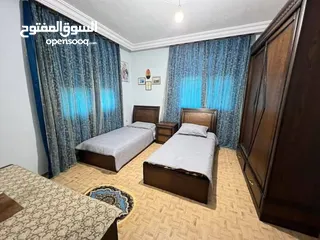  18 شقه مفروشه