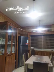  2 شقه للبيع في الزرقاء / جبل طارق _شارع الشلال قرب مدرسه رملة بنت ابي سفيان