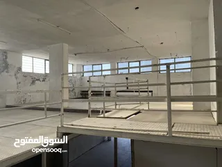  7 مخازن ومستودعات وأرض مصورة للإيجار بمساحات مختلفة