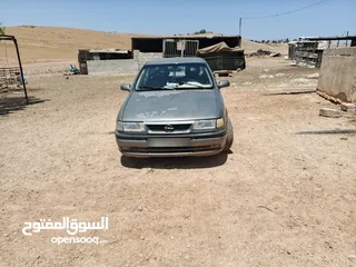  1 أوبل فيكترا موديل 1993