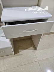  5 Dressing table with Mirror