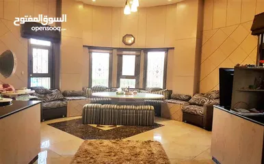 1 فيلا فاخرة للبيع في الظهير