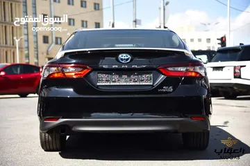  4 Toyota Camry GLE 2024