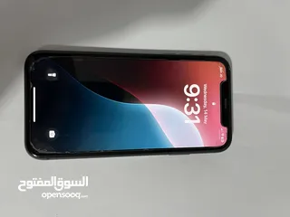  2 iPhone13 and iPhone 11