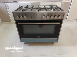  1 فرن إيطالي مستعمل ونظيف