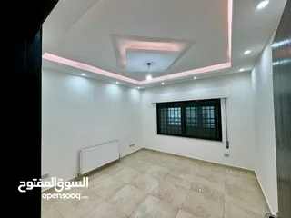  4 شقة طابقية للبيع ( مجددة بالكامل )