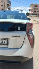  23 تويوتا بريوس لون ابيض لؤلؤي فحص 3 جيد بسعر مغري قابل للبدل