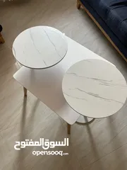  2 طاولة غرفة جلوس مع سكملات " عدد 2" لون أبيض وبحالة ممتازة، والسعر يشمل التوصيل