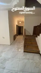  9 شقه مع رووف (300متر ) قرب شارع الاستقلال ضاحيه الاقصى