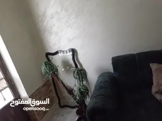  3 طقمين كنب وشاشه وقيزر