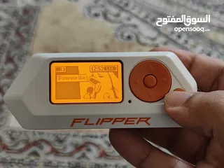  10 جهاز فليبر زيرو Flipper Zero جديد مستعمل 4 أشهر فقط مع الكرتون وجميع ملحقاته بحالة ممتازة جدًا