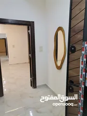  24 شقه فخمه 170م ثاني فني للبيع على شارع البترا بالقرب من اربد مول قراند مقابل بيت البن البرازيلي