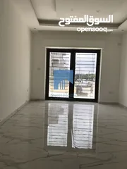  1 شقة أرضية فاخرة للبيع في الجندويل 130م مع ترس 40م تشطيب سوبر ديلوكس لم تسكن