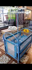  1 سرير أطفال يفتح من جميع الجهات  طقم طاولات زان