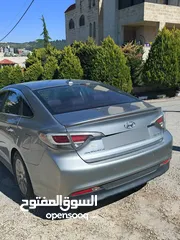  2 Hyundai Sonata