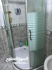 1 شاور بوكس نظيف جداً بسعر مغري