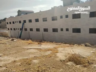  2 مخازن ومكاتب وشقق للبيع