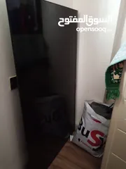 1 مكسوره الشاشه نوعها شارب سمارت 50 بوصه الي بدو يشتريها يوخذها عشان القطع