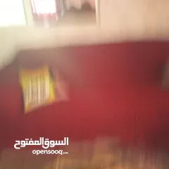  3 طقم كنب شبه جديد للبيع مع طاولات