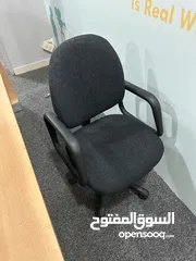  11 اثاث مكتبي متكامل للبيع  بسعر مغري جداً والبيع مستعجل