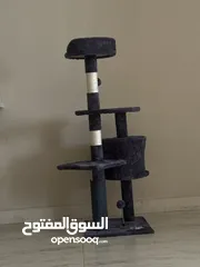  2 بيت للقطط بلون الكحلي جميل جدا يتكون من اربع اشياء