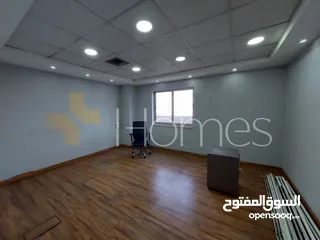  3 مكتب طابق رابع مشطب ومدوكر في شارع مكة، مساحة المكتب 90م