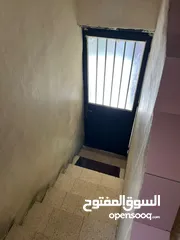  20 منزل عائلة مستقل طابق ثاني مدخل مشترك للبيع بسبب الرحيل مع عفش واثاث ومطبخ كامل