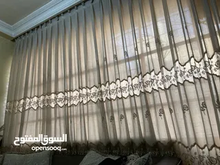  8 طقم كنب فاخر مستعمل + طاولة وسط + طاولتين جانبيتين + سجاد + برادي للبيع
