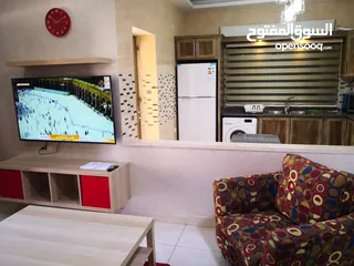  9 شقة مفروشة ارضية فاخرة للايجار بالقرب من الجامعه الاردنيه و جامعة الاميرة سمية الجبيهة 4 من المالك م