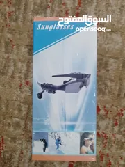  1 نظاره مع سماعة جديده  ليسا مستخدمة قابل للكسر