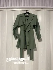  1 بلايزر نسائي أنيق بلون أخضر زيتوني تصميم كلاسيكي بحزام خصر لإطلالة راقية تناسب العمل والمناسبات