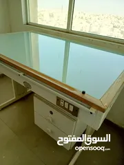  3 مرسم و طاولة شف (حجم كبير بقياس 130سم x 85 سم) لجميع الاغراض الهندسية.