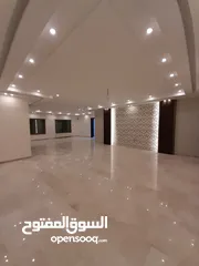  5 شقةللبيع في الصوفيه طابقيه 400 م للبيع مداخل مستقله حديقه 350 م  