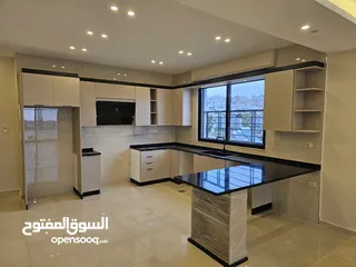  18 شقة فارغة   للايجار في عمان -منطقة الرابيه  منطقة هادئة ومميزة جدا