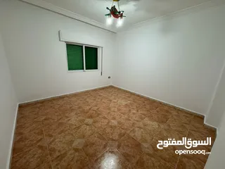  25 شقة أرضية سوبر ديلوكس مع ترس وكراج خاص منطقة جميله وقريبة من الأسواق والخدمات 3 مداخل