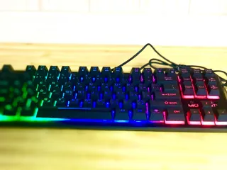  8 RGB GAMING KEYBOARD RAIDER MK1000