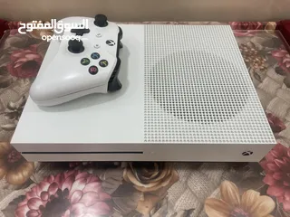  2 جهاز xbox one s بحاله ممتازه ... بسعر شامل توصيل